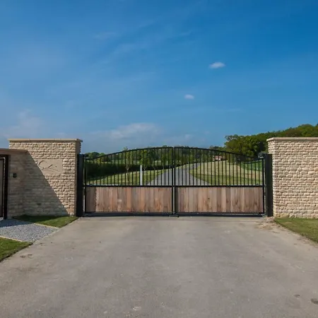 High Oaks Grange - Пикеринг