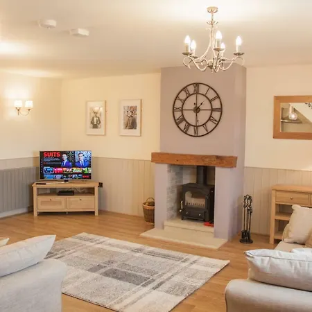 High Oaks Grange - *