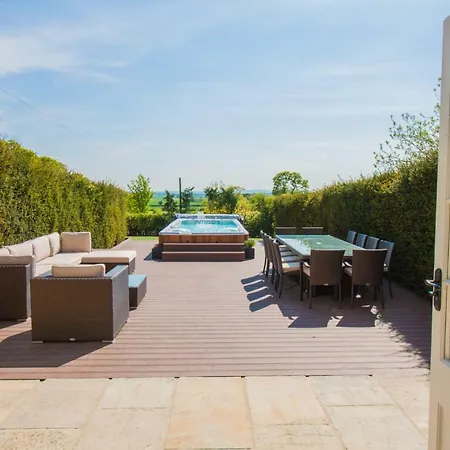 Дом отдыха High Oaks Grange -